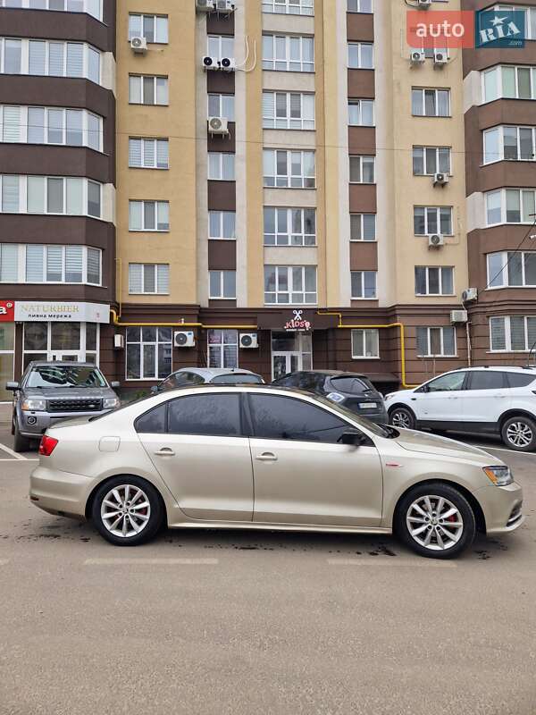 Седан Volkswagen Jetta 2015 в Житомирі