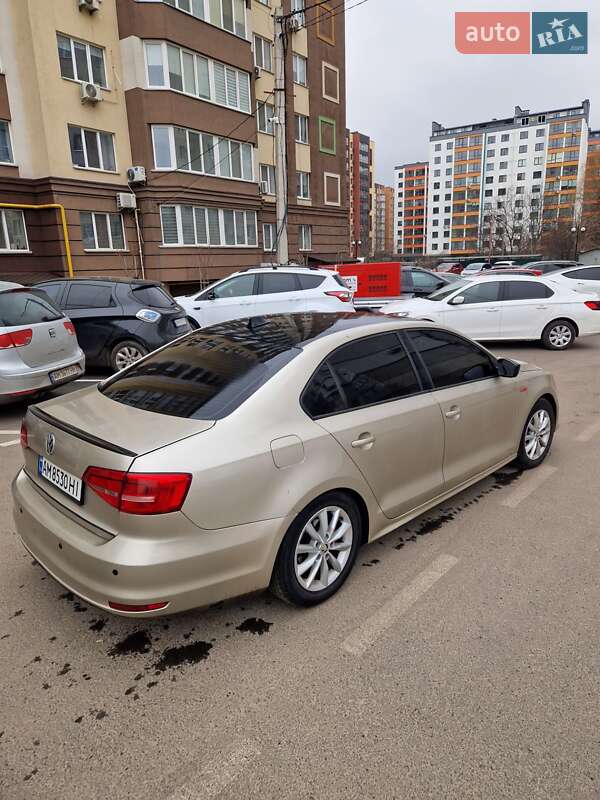 Седан Volkswagen Jetta 2015 в Житомирі