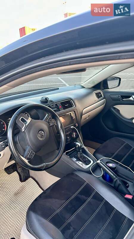 Седан Volkswagen Jetta 2013 в Києві