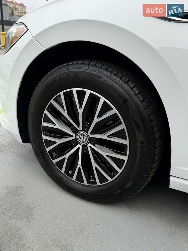 Седан Volkswagen Jetta 2019 в Киеве
