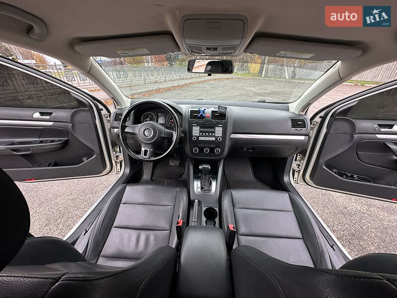 Седан Volkswagen Jetta 2010 в Первомайську