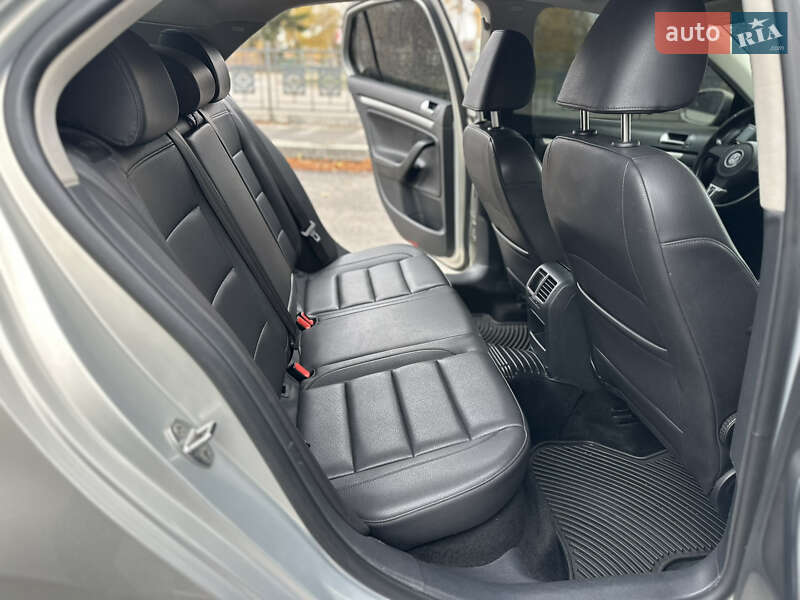 Седан Volkswagen Jetta 2010 в Первомайську