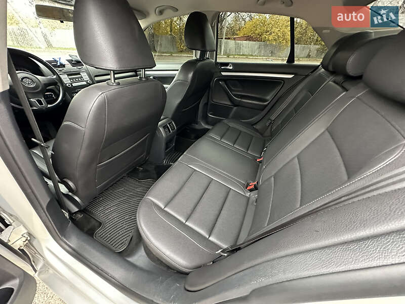 Седан Volkswagen Jetta 2010 в Первомайську