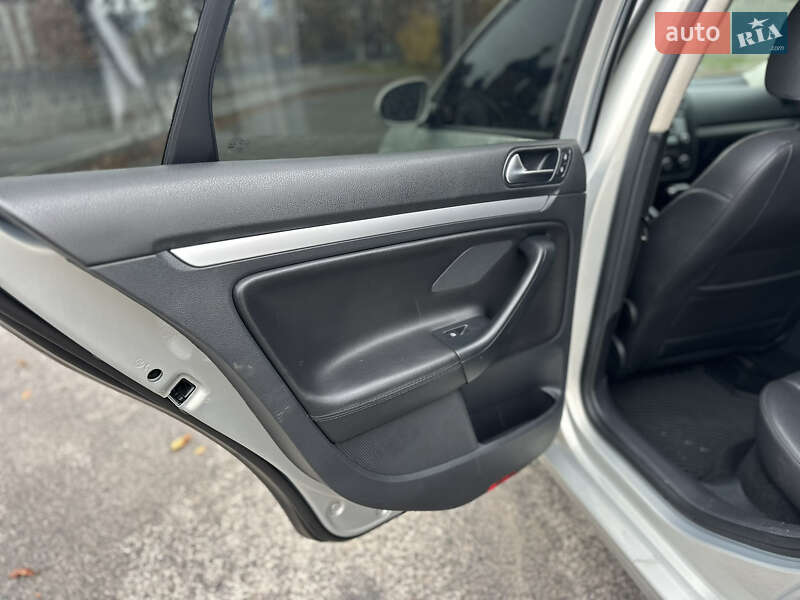 Седан Volkswagen Jetta 2010 в Первомайську