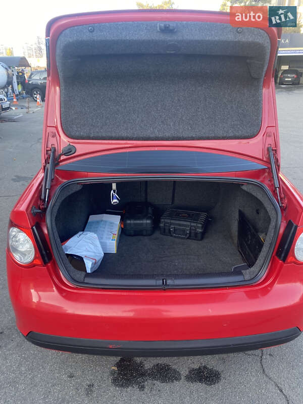 Седан Volkswagen Jetta 2009 в Києві