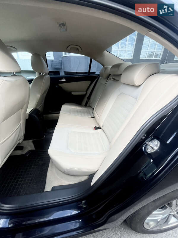 Седан Volkswagen Jetta 2016 в Чернигове