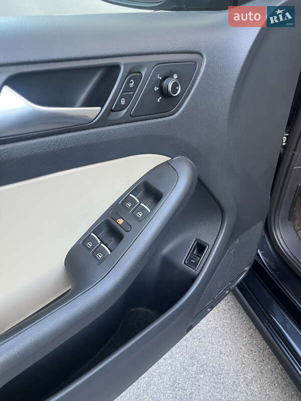 Седан Volkswagen Jetta 2016 в Чернигове