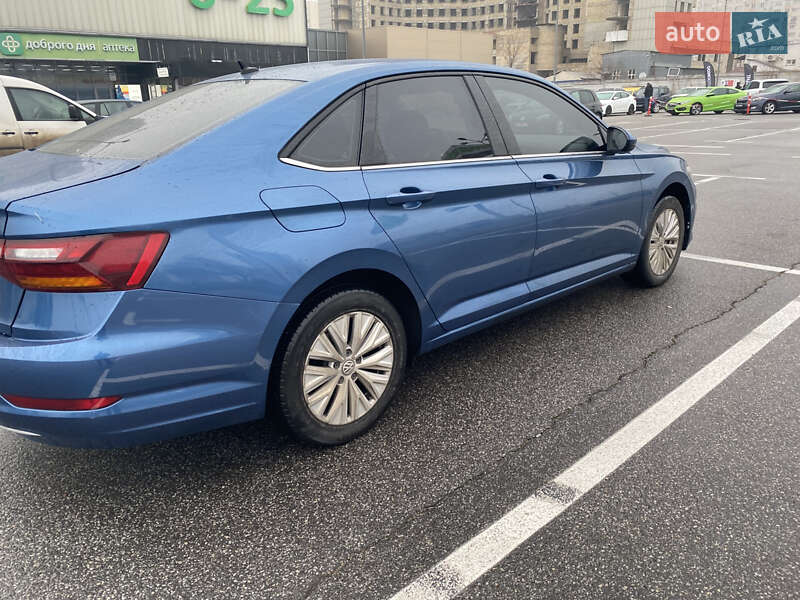 Седан Volkswagen Jetta 2019 в Киеве