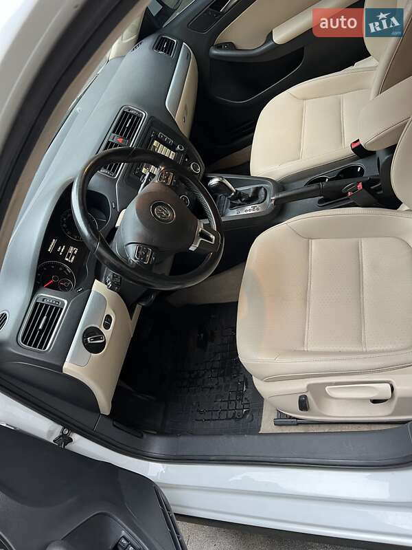 Седан Volkswagen Jetta 2013 в Києві фото 11 Седан Volkswagen Jetta 2013 в Києві