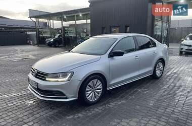 Седан Volkswagen Jetta 2015 в Львове