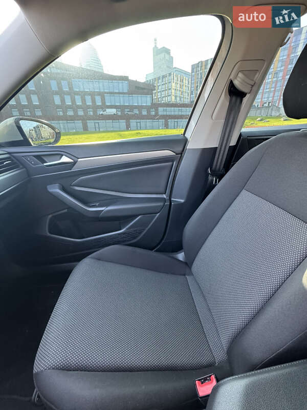 Седан Volkswagen Jetta 2018 в Дніпрі