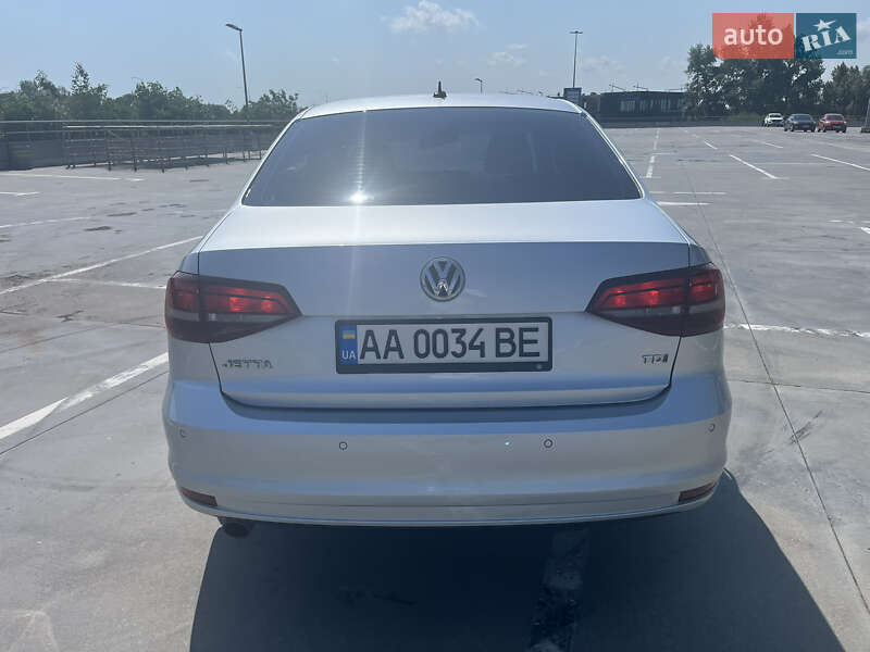 Седан Volkswagen Jetta 2016 в Киеве