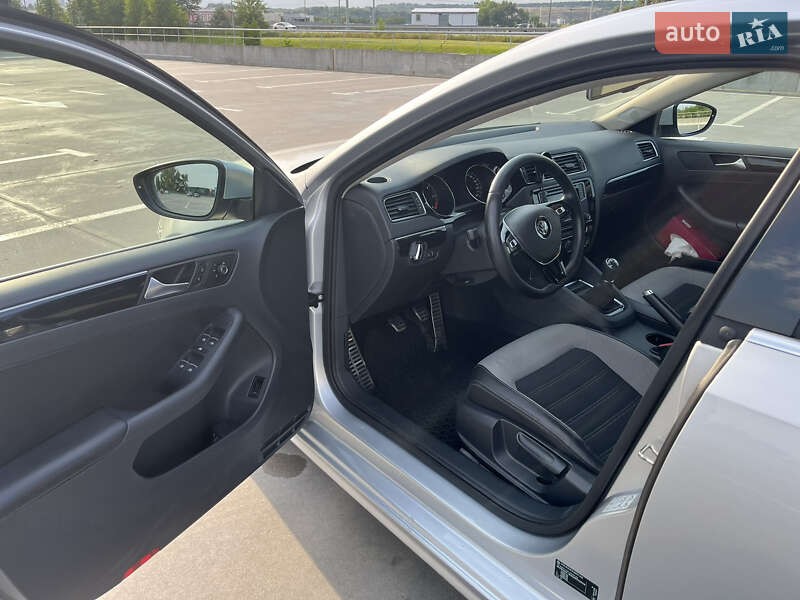 Седан Volkswagen Jetta 2016 в Киеве