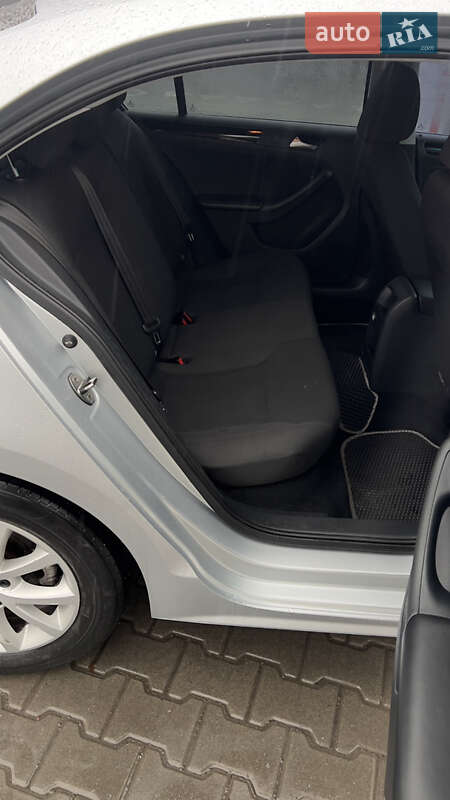 Седан Volkswagen Jetta 2015 в Киеве фото 18 Седан Volkswagen Jetta 2015 в Киеве