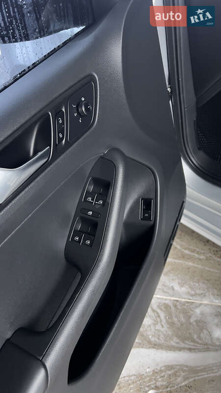 Седан Volkswagen Jetta 2015 в Киеве фото 33 Седан Volkswagen Jetta 2015 в Киеве