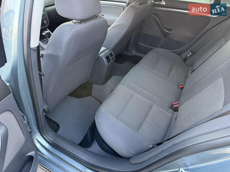 Седан Volkswagen Jetta 2008 в Дніпрі