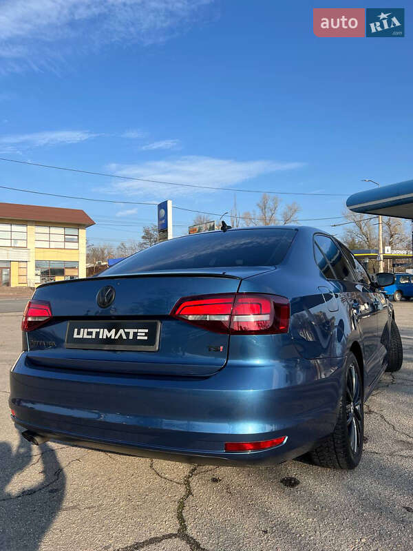 Седан Volkswagen Jetta 2016 в Днепре