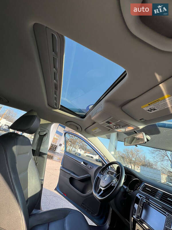 Седан Volkswagen Jetta 2016 в Днепре