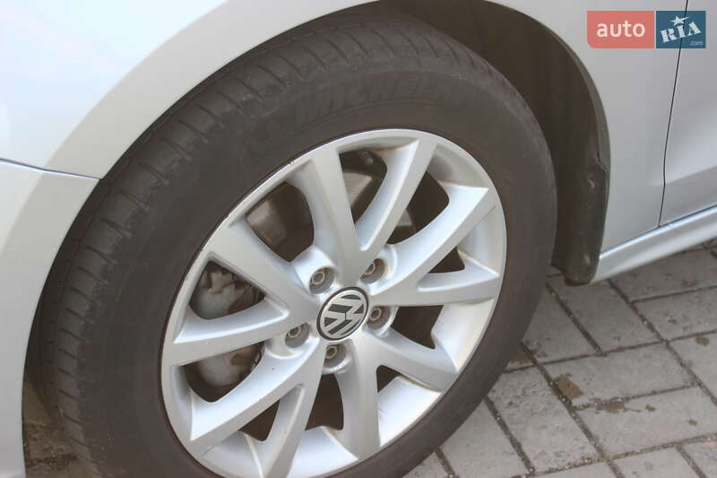 Седан Volkswagen Jetta 2015 в Днепре