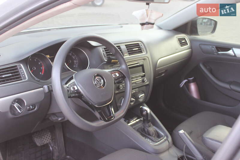 Седан Volkswagen Jetta 2015 в Днепре