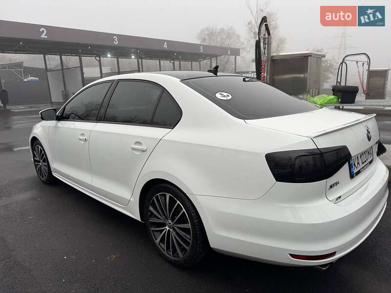 Седан Volkswagen Jetta 2016 в Киеве