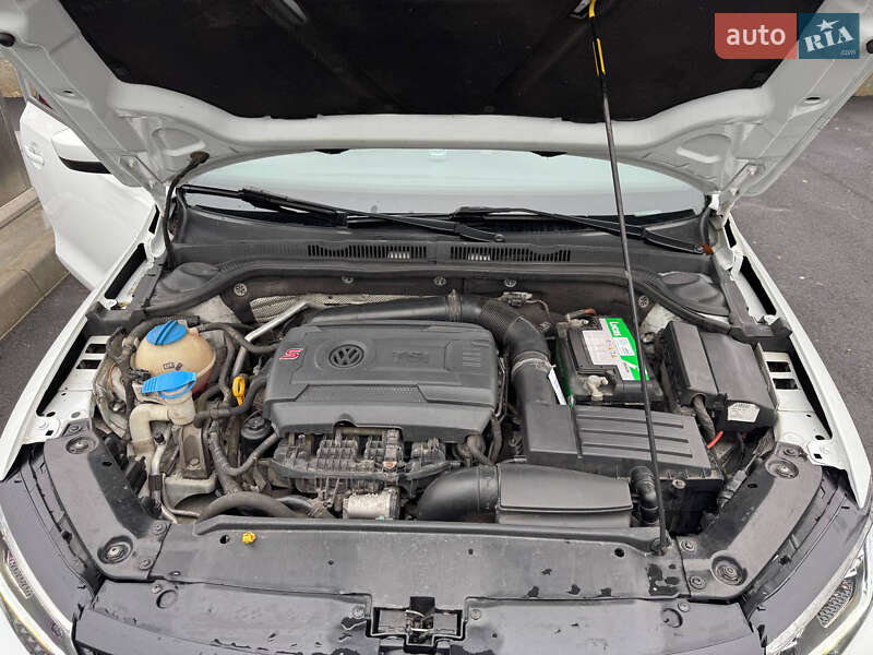 Седан Volkswagen Jetta 2016 в Киеве