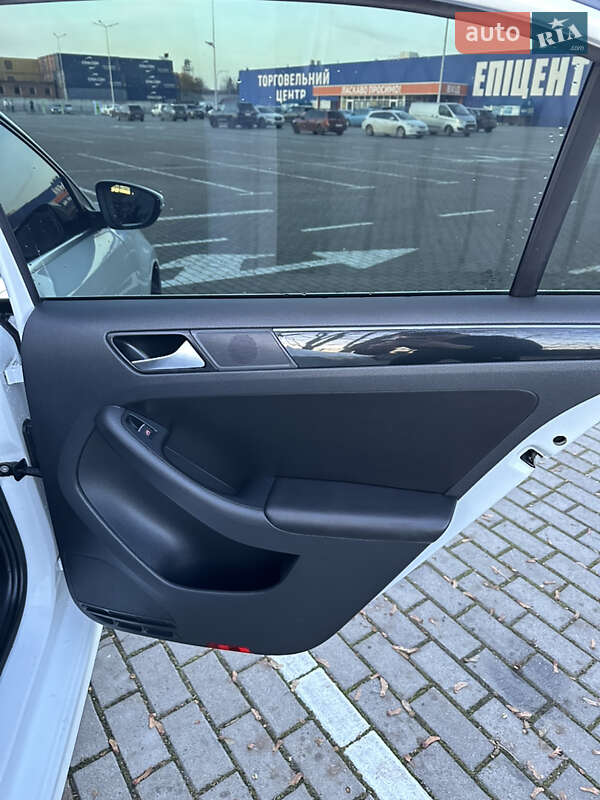 Седан Volkswagen Jetta 2016 в Запоріжжі фото 17 Седан Volkswagen Jetta 2016 в Запоріжжі