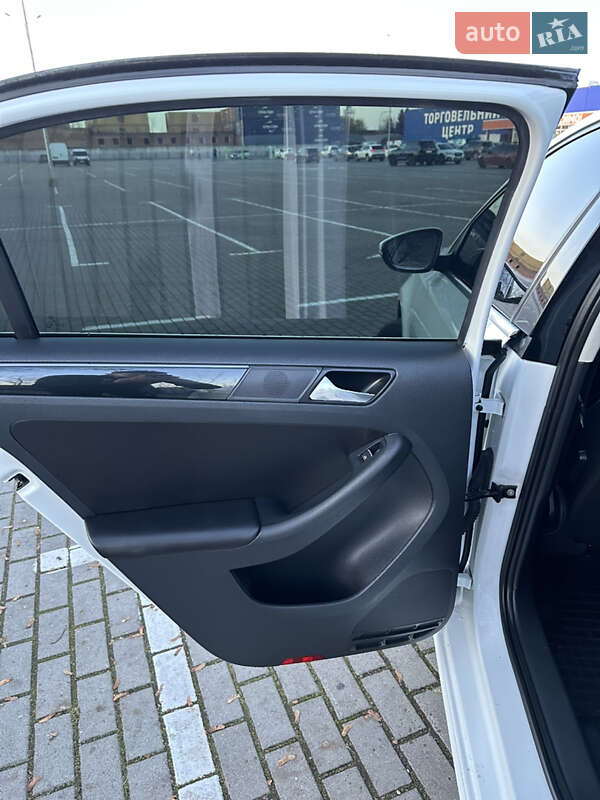 Седан Volkswagen Jetta 2016 в Запоріжжі фото 20 Седан Volkswagen Jetta 2016 в Запоріжжі