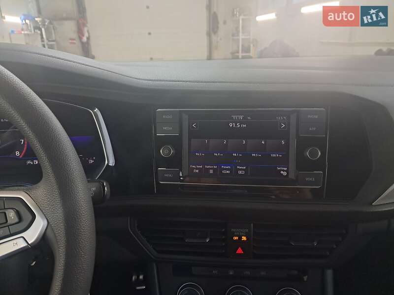 Седан Volkswagen Jetta 2023 в Львове