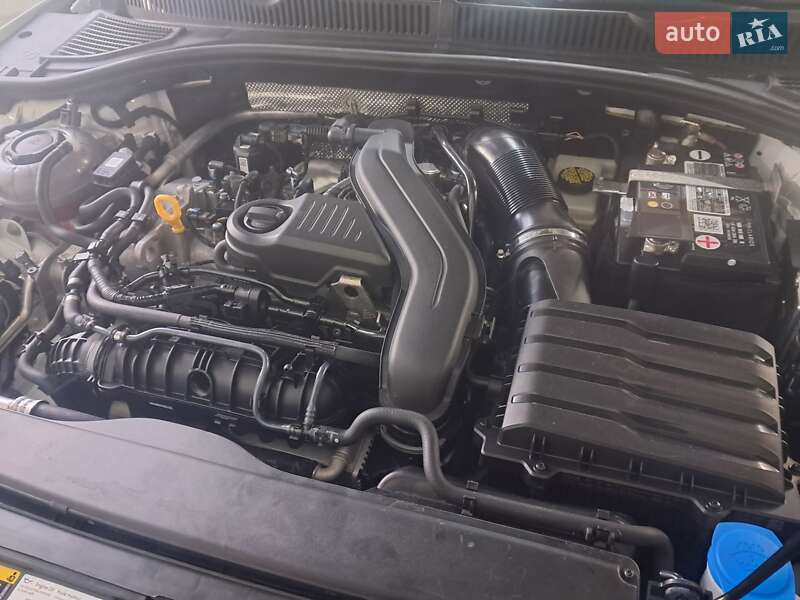Седан Volkswagen Jetta 2023 в Львове