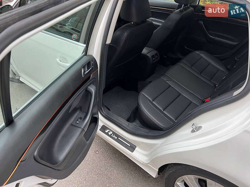 Універсал Volkswagen Jetta 2010 в Бучі