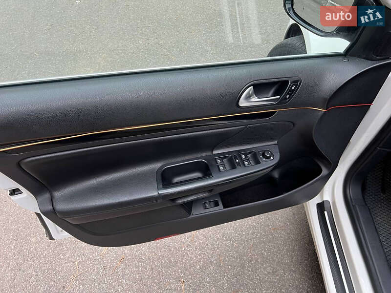 Універсал Volkswagen Jetta 2010 в Бучі