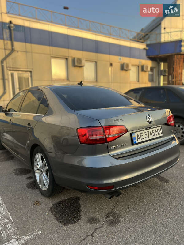 Седан Volkswagen Jetta 2015 в Кривом Роге
