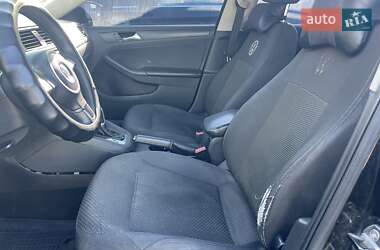 Седан Volkswagen Jetta 2013 в Ровно