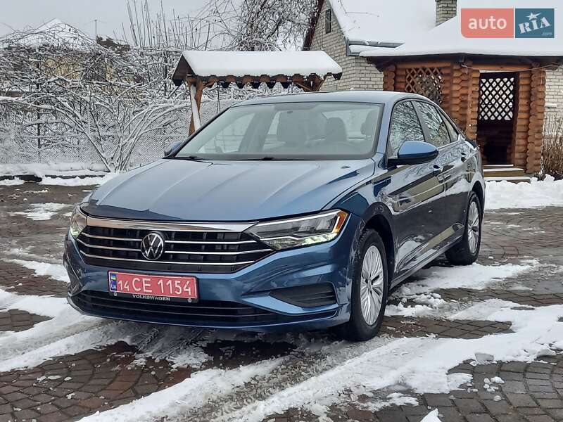 Седан Volkswagen Jetta 2019 в Львове