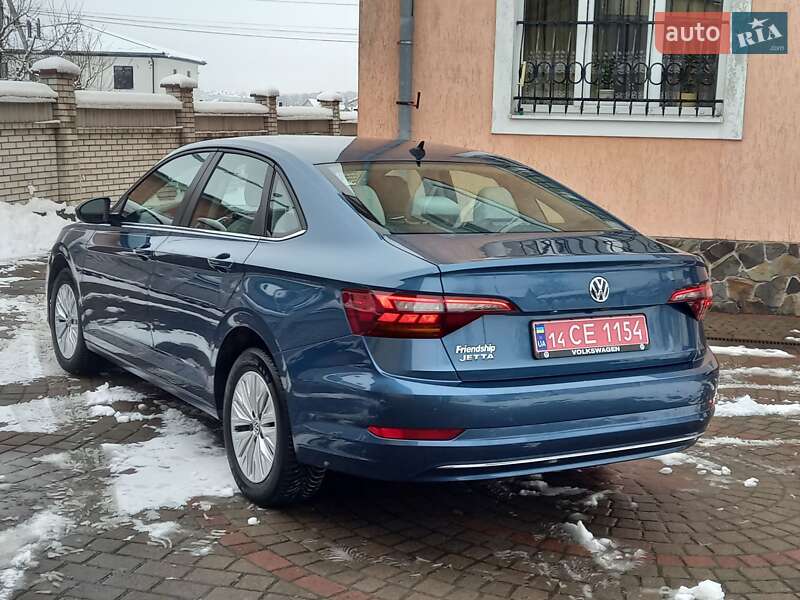 Седан Volkswagen Jetta 2019 в Львове