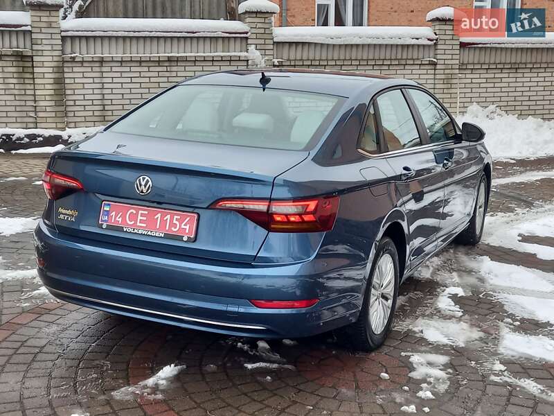 Седан Volkswagen Jetta 2019 в Львове