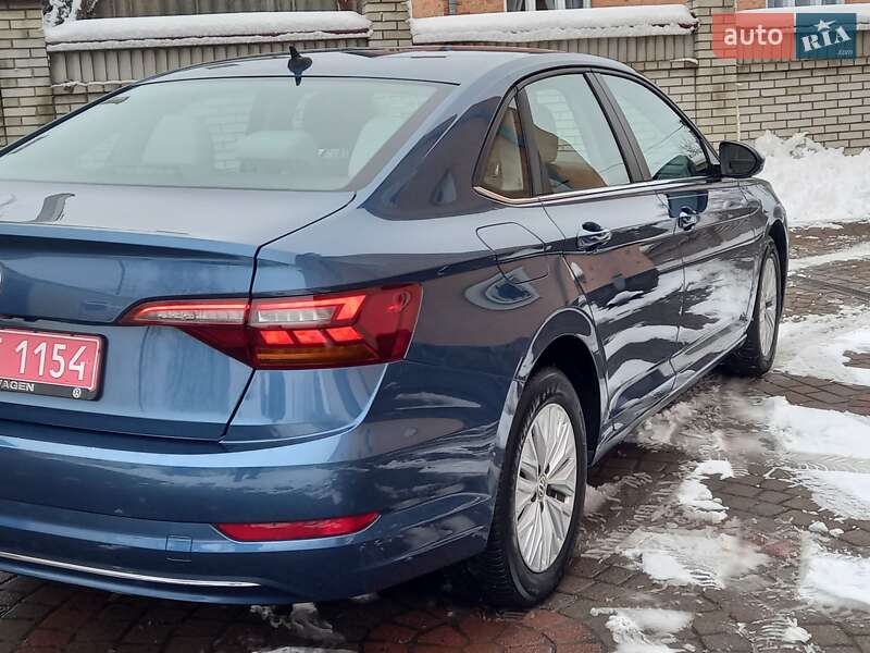 Седан Volkswagen Jetta 2019 в Львове