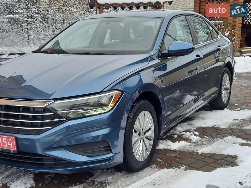 Седан Volkswagen Jetta 2019 в Львове