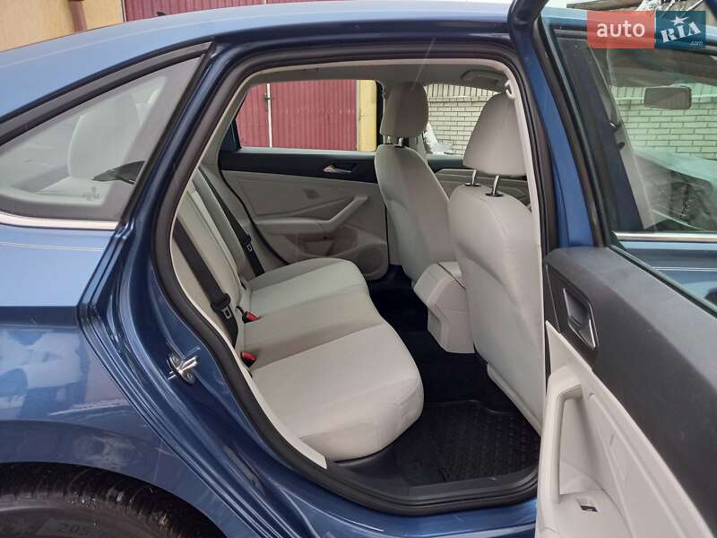 Седан Volkswagen Jetta 2019 в Львове