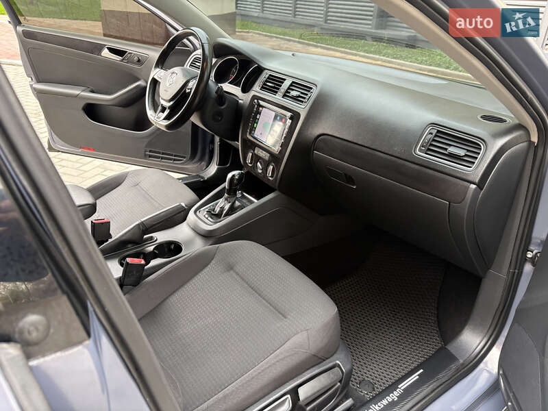 Седан Volkswagen Jetta 2015 в Одессе