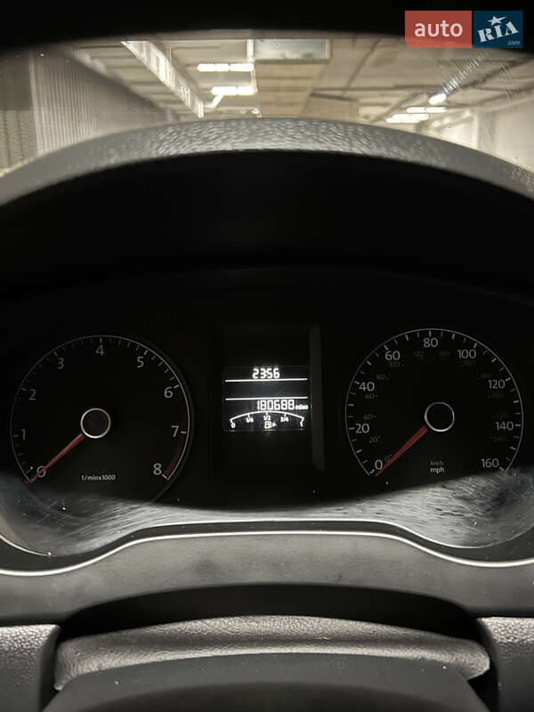 Седан Volkswagen Jetta 2011 в Чернигове