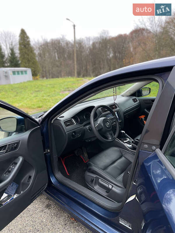 Седан Volkswagen Jetta 2014 в Івано-Франківську