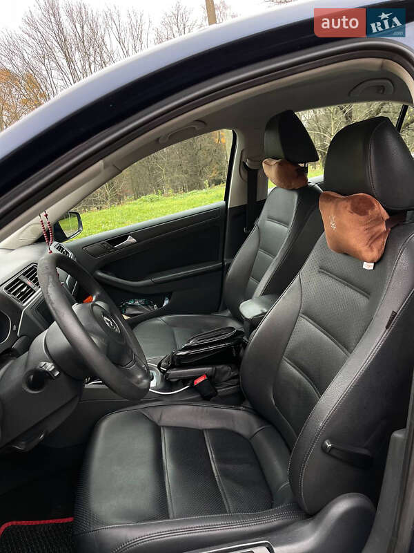 Седан Volkswagen Jetta 2014 в Івано-Франківську
