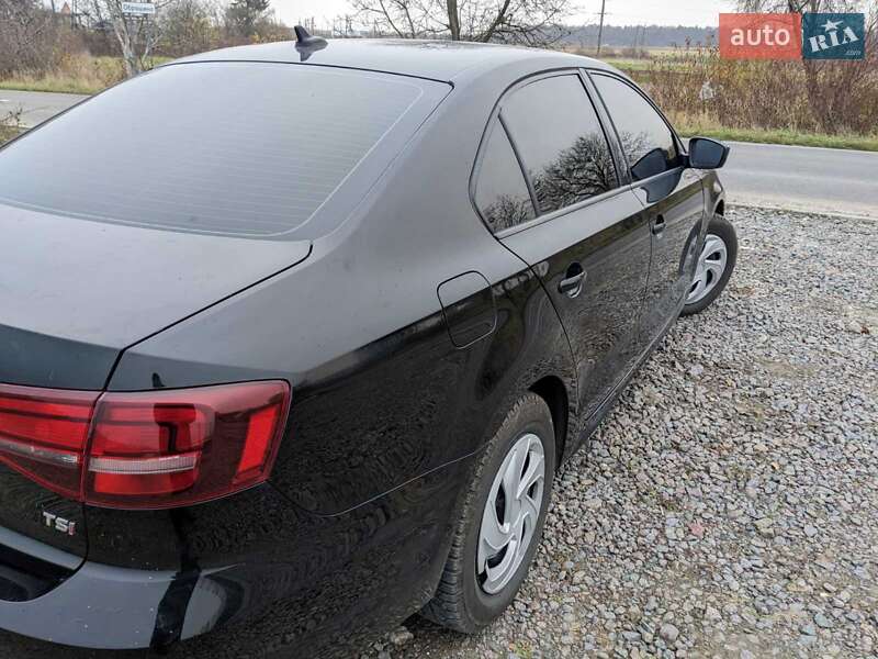 Седан Volkswagen Jetta 2016 в Львові