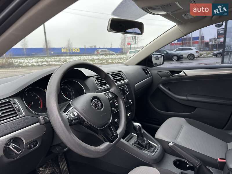 Седан Volkswagen Jetta 2016 в Рівному