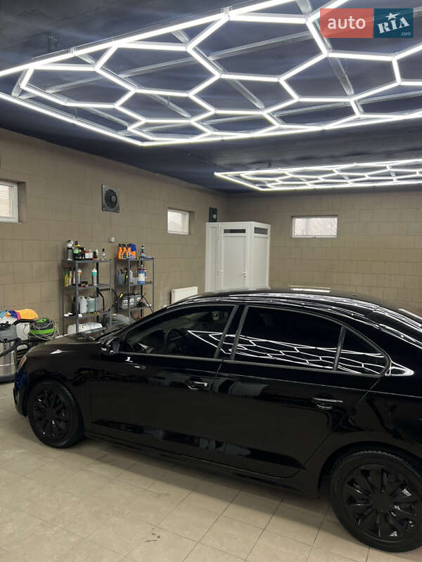 Седан Volkswagen Jetta 2011 в Кропивницькому