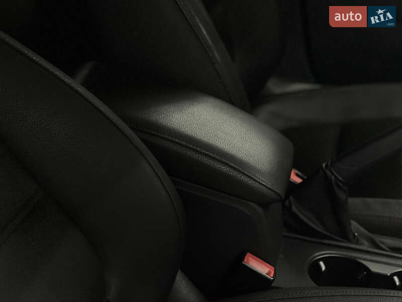 Седан Volkswagen Jetta 2011 в Кропивницькому