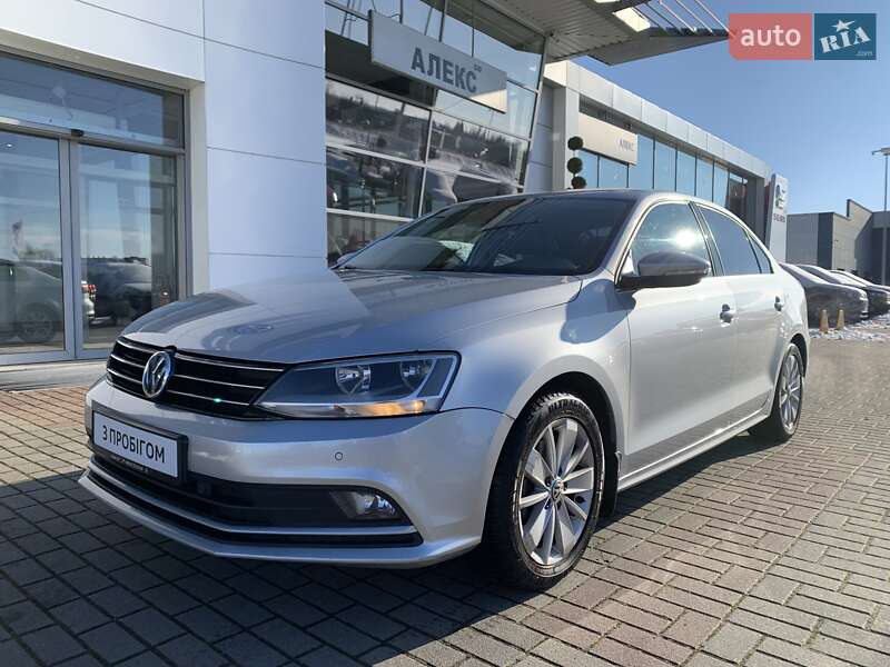 Седан Volkswagen Jetta 2016 в Львові