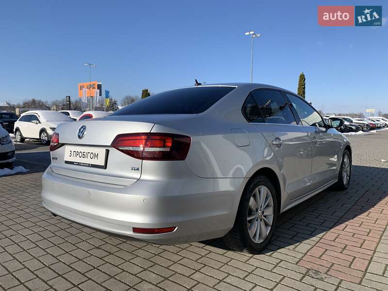 Седан Volkswagen Jetta 2016 в Львові